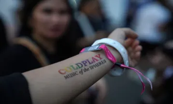 Promotor: 77 Persen Penonton Konser Coldplay di Jakarta Kembalikan Gelang Xyloband