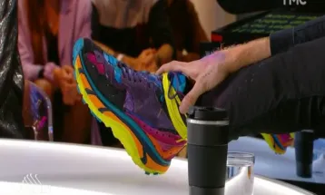 Chris Martin Memakai Sneakers yang Didaur Ulang dari 70 Sepatu Lama