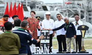 Proyek Kilang LNG Terbesar di Indonesia Diresmikan di Papua Barat