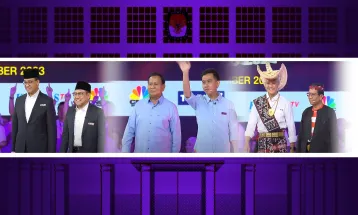 Pasangan Nomor Urut 3 Kompak Kenakan Pakaian Adat Tradisional dalam Debat Perdana Cawapres