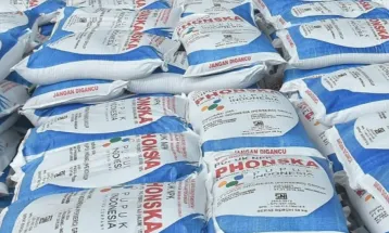 Cikarang Farmers Provided Discounted Fertilizer from Coordinating Ministry of Economic Affairs