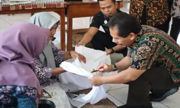 Indonesian Batik's Allure for Global Markets 