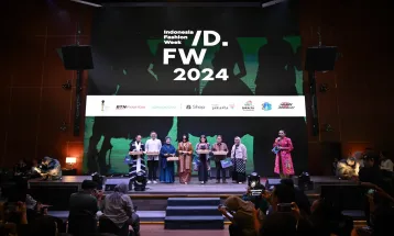 Indonesia Fashion Week 2024 Usung Tema Langgam Jakarta Teranyam