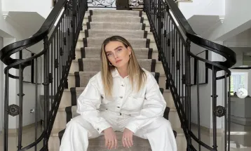 Perrie Edwards Gaet Ed Sheeran dan RAYE Untuk Album Solo Pertama