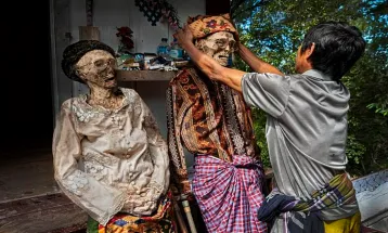 Unique Tradition Marrying and Living with Corpse in Toraja