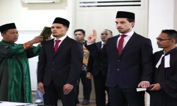 Ragnar Oratmangoen, Thom Haye Officially Become Indonesian Citizen