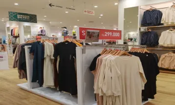 Uniqlo Buka Toko Pertama di Cirebon, Kolaborasi dengan UMKM Lokal