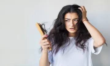 5 Kesalahan Mengeringkan Rambut dengan Hair Dryer