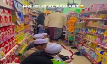 Kronologi Jemaah Salat Tarawih dan Pengajian di Minimarket yang Bikin Viral