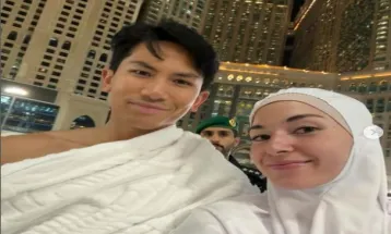 Mengintip Mesranya Pangeran Brunei dan Istri Saat Umrah, Pakaian Jadi Sorotan