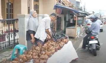 Ada Kampung Ketupat di Sukabumi, Surganya Pemburu Ketupat Siap Santap