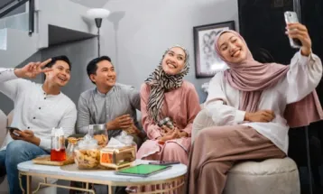 Daftar Pertanyaan Sensitif yang Pantang Ditanya Saat Kumpul Keluarga di Lebaran, Selain Kapan Nikah?