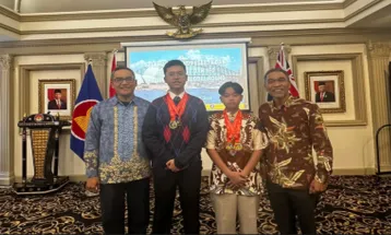 Dua Pelajar Indonesia Raih Emas di Kompetisi Matematika dan Bahasa Inggris di Australia