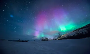 Dampak Badai Matahari, Aurora Hiasi Langit Berbagai Negara