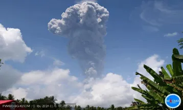 Gunung Ibu di Halmahera Erupsi, Lambungkan Awan Abu Setinggi 5 Km