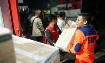 BNPB Salurkan Bantuan 16 Ton untuk Warga Terdampak Erupsi Gunung Ibu di Halmahera