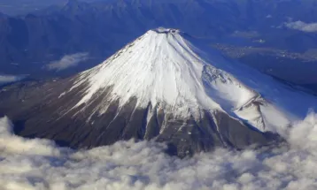 Gunung Fuji akan Berlakukan Pembatasan Pendaki, Biaya Pendakian