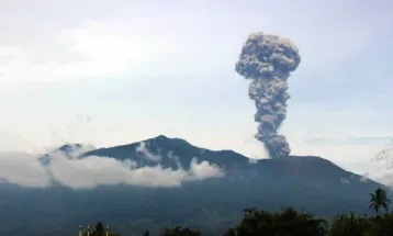 Gunung Marapi Kembali Erupsi, Keluarkan Abu Vulkanik 2 Kilometer