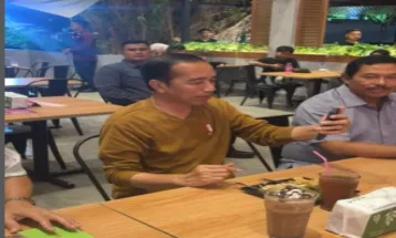 Heboh! Saat Presiden Jokowi Kulineran di Semarang, Makan Mi Pedas