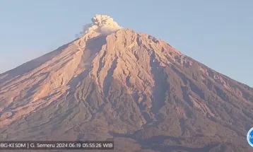 Gunung Semeru Erupsi, Tinggi Letusan 600 Meter di Atas Puncak