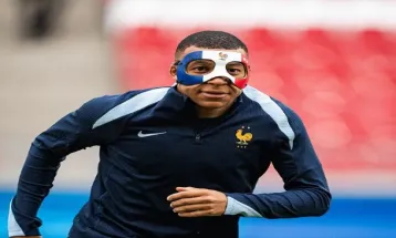 Netizen Bikin Masker Pelindung yang Cocok Dipakai Kylian Mbappe di Piala Eropa 2024