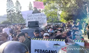 Pedagang Menolak, Penertiban PKL di Kawasan Puncak Bogor Tetap Dilakukan