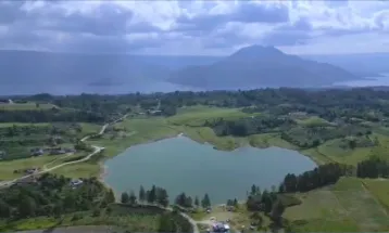 Menilik Lebih Dekat Sidihoni, Danau Cantik di Atas Danau Toba