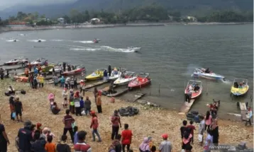 Pesona Telaga Sarangan, Danau Cantik di Lereng Gunung Lawu yang Viral karena Dipagar