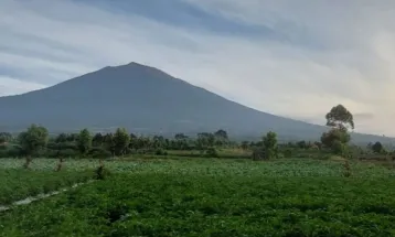 5 Gunung Tertinggi di Indonesia, Ada yang Berstatus Siaga