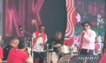 Bergaya Bak Rock Star, Lihat Penampilan Menteri PUPR Basuki Manggung Bareng Slank