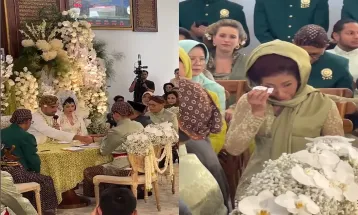 Momen Haru Akad Nikah Nadine Kaiser Putri Susi Pudjiastuti