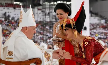 Bikin Merinding, Ini Cerita Haru Lyodra Dapat Berkat Langsung dari Paus