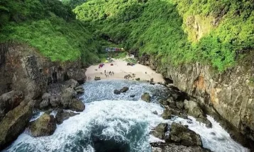 Pantai Tersembunyi di Jogja, Serasa Milik Sendiri