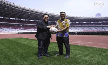 Terima Bola Bertandatangan Paus Fransiskus, Begini Harapan Erick Thohir