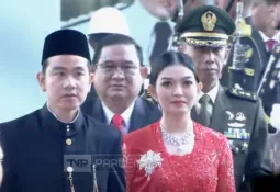 Selvi Ananda Wears Red Kebaya for Presidential, Vice-Presidential Inauguration