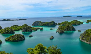 Raja Ampat Masuk Daftar Tempat Terbaik di Dunia untuk Dikunjungi pada 2025 Versi National Geographic