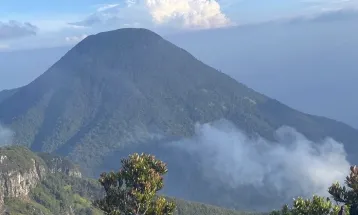 5 Gunung di Indonesia yang Paling Angker, Bikin Merinding