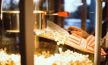 Fakta Unik: Mengapa Bioskop Identik dengan Popcorn?