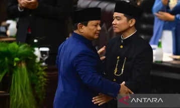 Sejarah Baju Adat Ujung Serong: Dulunya Baju Demang Antek Belanda ke Pakaian Adat Betawi