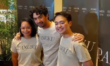 Debut Jadi Sutradara Film Panjang, Reza Rahadian Angkat Kisah Perempuan