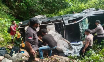 Kronologi Mobil Angkut Logistik Pilkada Terbalik di Kabupaten Buru