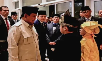 Mahasiswa Indonesia di Mesir Antusias Sambut Kedatangan Presiden Prabowo