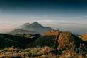 5 Gunung untuk Hiking Ramah Pemula di Momen Tahun Baru