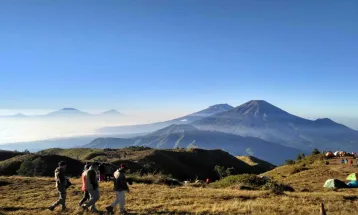 5 Puncak Gunung di Jawa Tengah yang Cocok Jadi Tempat Perayaan Malam Tahun Baru