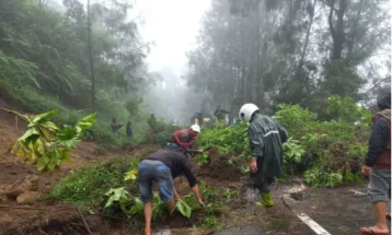 Balai Besar TNBTS Imbau Wisatawan ke Bromo Waspada Cuaca Ekstrem