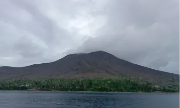 Badan Geologi: Gunung Ruang Alami 11 Kali Gempa Vulkanik