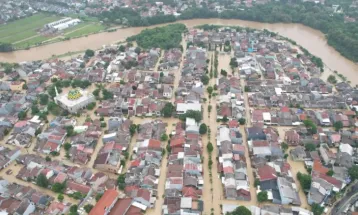 Imbas Banjir, Listrik Stasiun Bekasi Padam